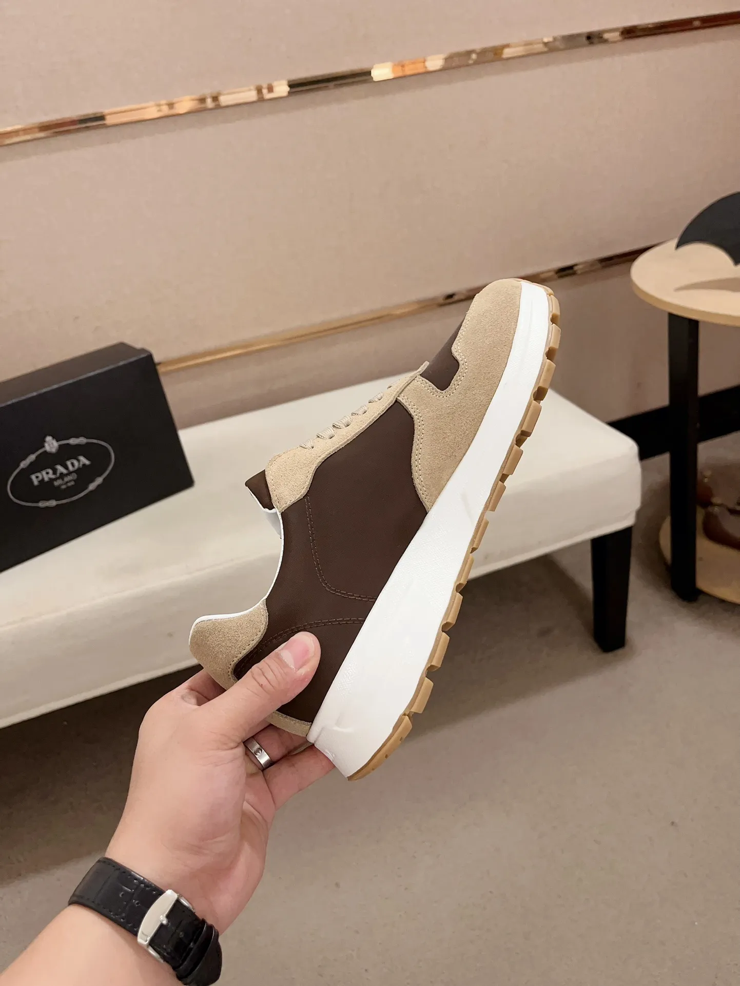 Men's shoes💰 540💰 ✔️✔️✔️Higher version High-quality new PRADA (Prada) counters are launched simultaneously. The new men's shoes and 😘fabric are made of selected first-layer cowhide ➕ breathable fabric technology. Lining: Full cowhide lining. 👍🏿 High-end ☄️ air-cushion molded anti-slip rubber outsole, exquisite lines, simple and elegant, comfortable and high-end for leisure travel. Code number: 38 to 44 (45 can be customized)